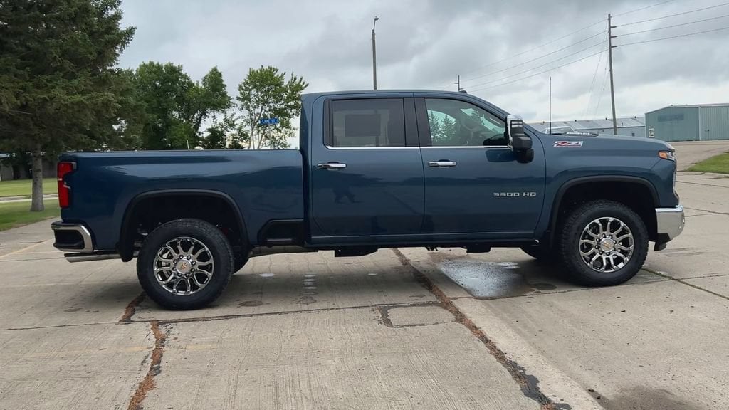 2026 Chevrolet Silverado 3500 HD LTZ - Photo 9