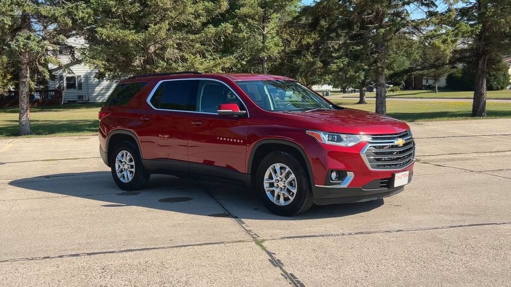 Used 2021 Chevrolet Traverse 1LT with VIN 1GNEVGKW1MJ137182 for sale in Oslo, Minnesota