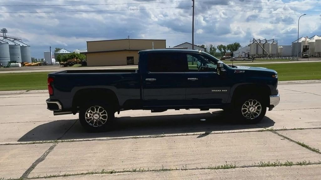 2026 Chevrolet Silverado 3500 HD LTZ - Photo 9