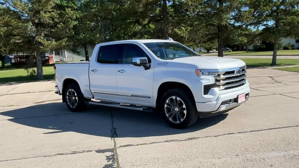 Used 2024 Chevrolet Silverado 1500 High Country with VIN 1GCUDJEL1RZ257899 for sale in Oslo, Minnesota