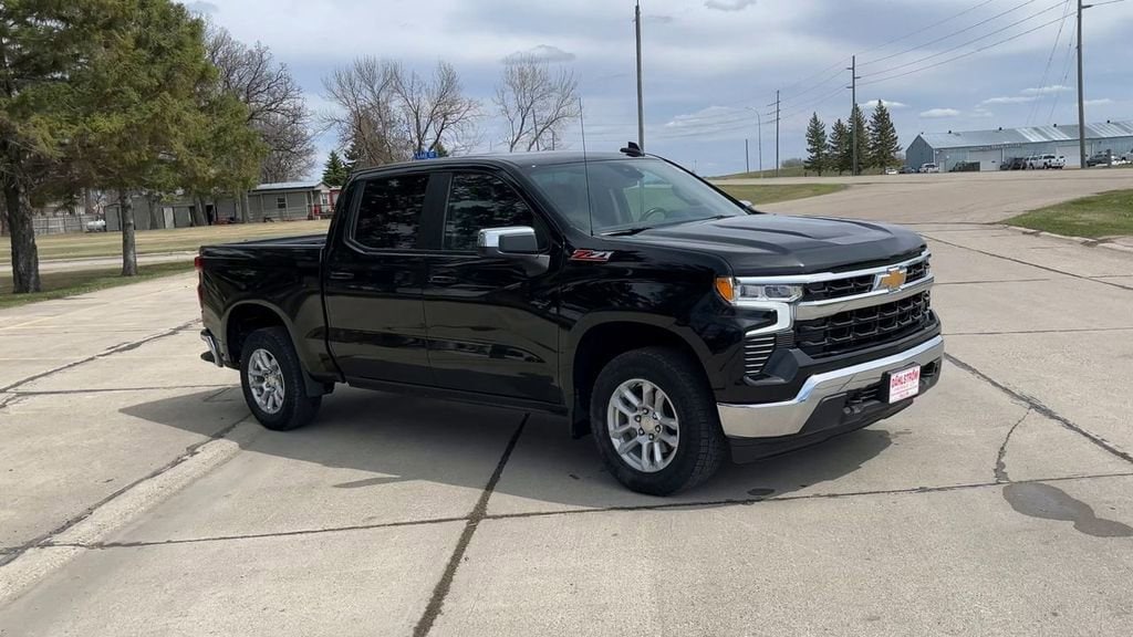 Used 2024 Chevrolet Silverado 1500 LT with VIN 1GCUDDED7RZ105801 for sale in Oslo, Minnesota