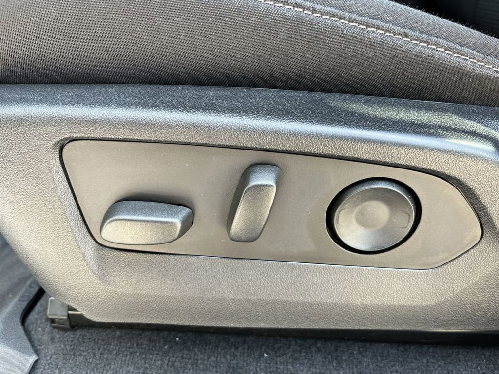 2023 Chevrolet Colorado LT - Photo 12