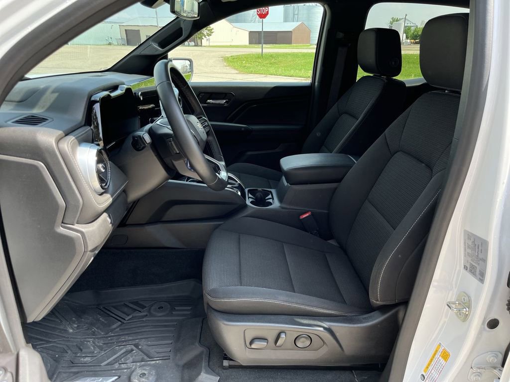 2023 Chevrolet Colorado LT - Photo 11