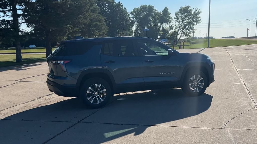 2027 Chevrolet Equinox LT - Photo 9
