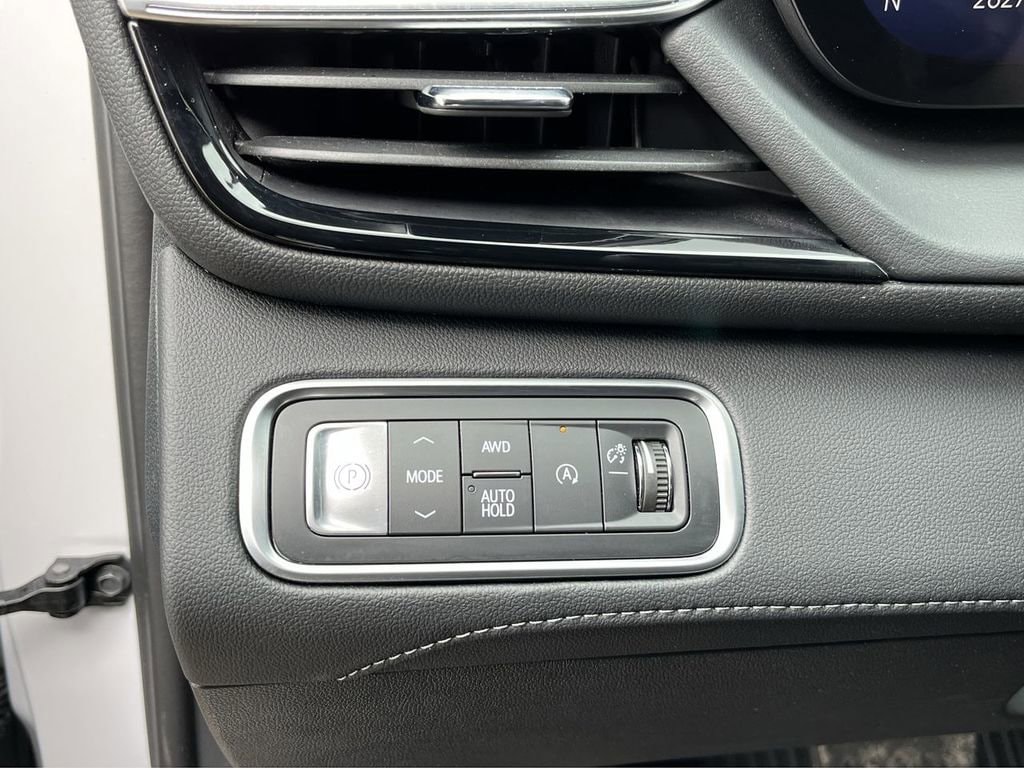 2025 Buick Enclave Avenir AWD's photo
