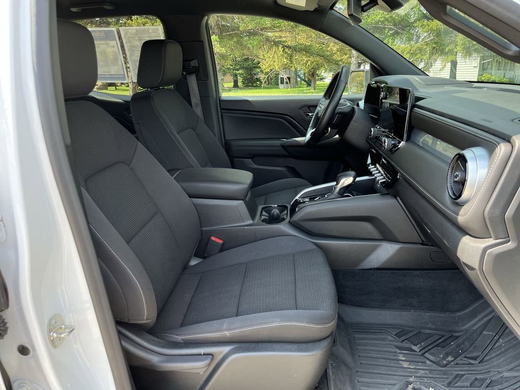 2023 Chevrolet Colorado LT - Photo 23