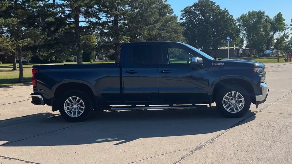 Used 2020 Chevrolet Silverado 1500 LT with VIN 1GCRYDED7LZ140209 for sale in Oslo, Minnesota