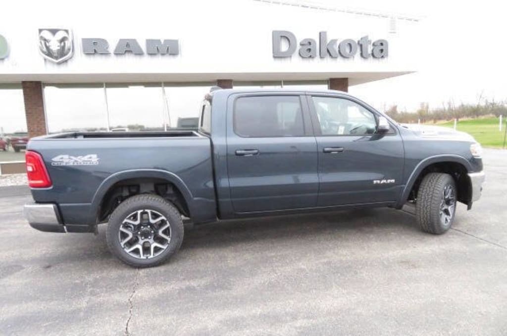 New 2026 Ram 1500 LARAMIE CREW CAB 4X4 5'7 BOX Pickup