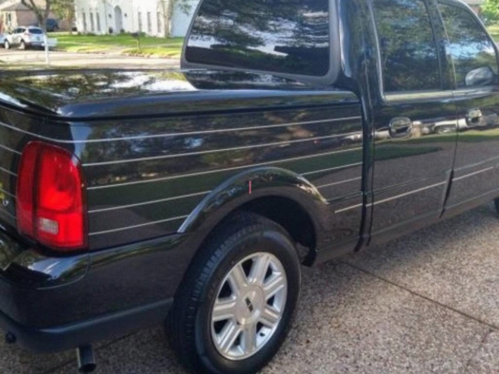 Used 2002 Lincoln Blackwood Base Truck Crew Cab