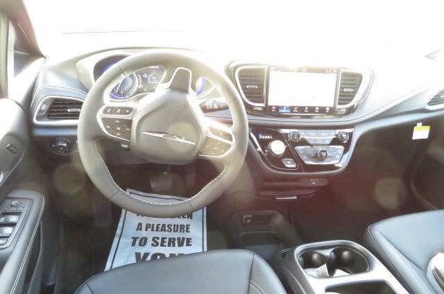 2026 Chrysler Pacifica Select - Photo 14