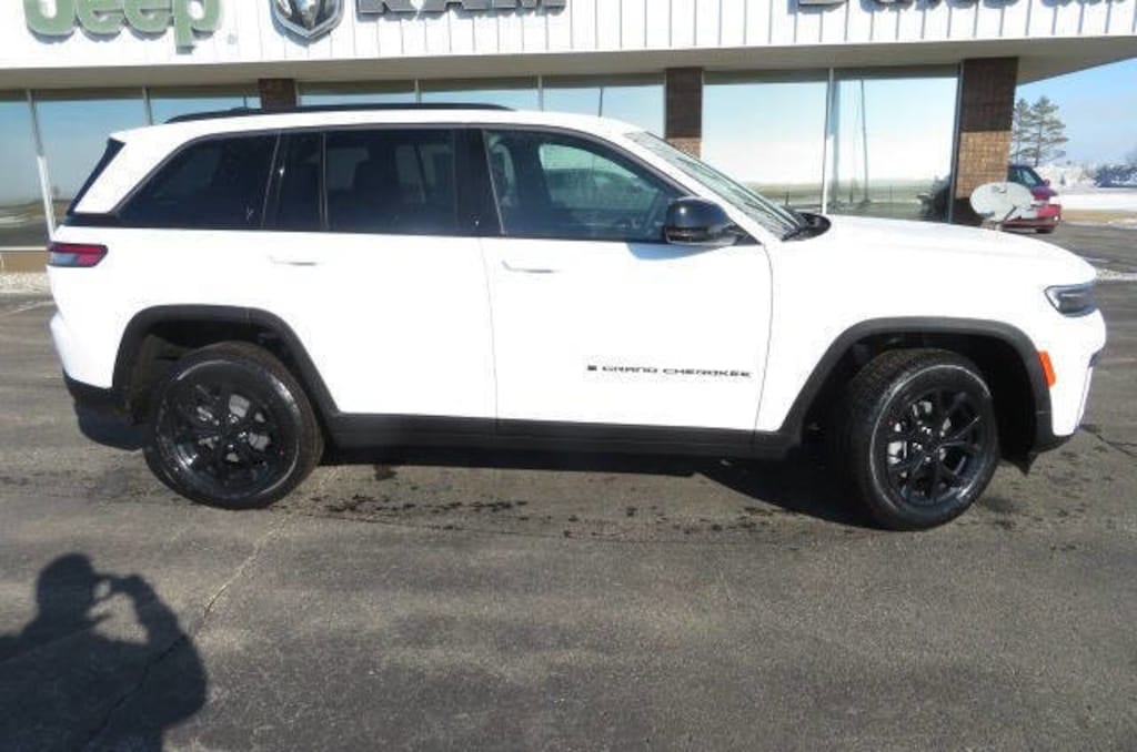 New 2026 Jeep Grand Cherokee LAREDO ALTITUDE 4X4 Sport Utility