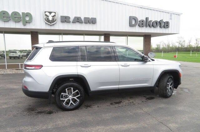 2025 Jeep Grand Cherokee Limited photo 2
