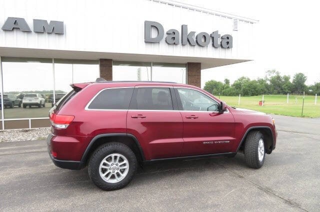 Used 2018 Jeep Grand Cherokee Laredo with VIN 1C4RJFAG4JC426616 for sale in Wahpeton, ND