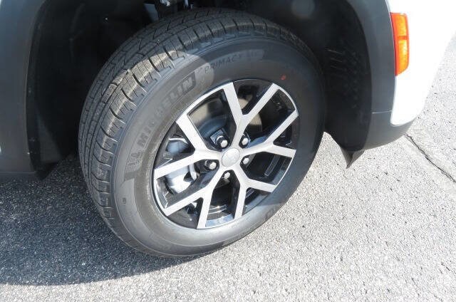 2025 Jeep Grand Cherokee Limited photo 3