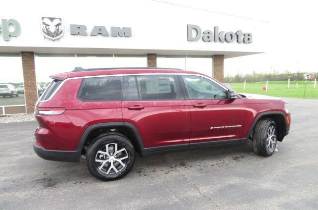 2025 Jeep Grand Cherokee Limited photo 2