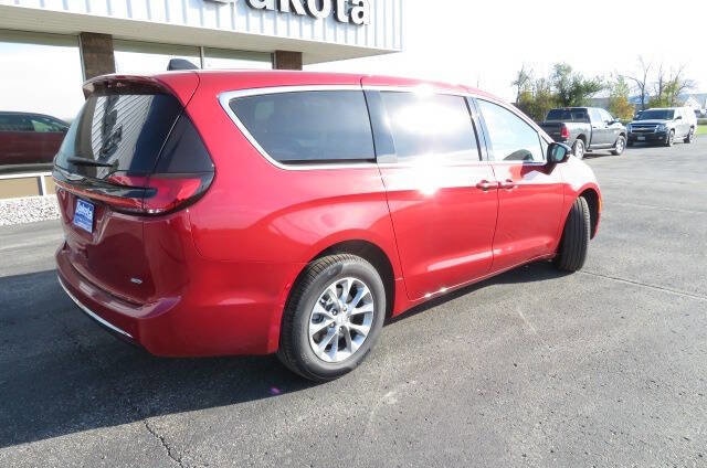 2026 Chrysler Pacifica Select - Photo 9