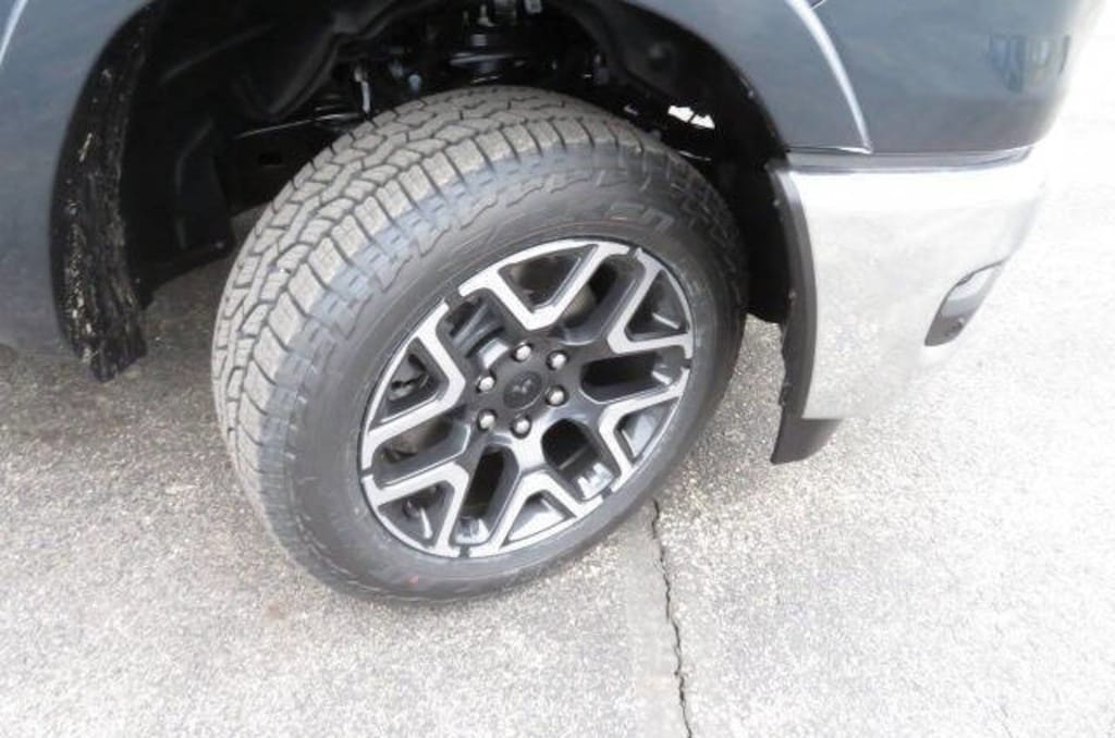 New 2026 Ram 1500 LARAMIE CREW CAB 4X4 5'7 BOX Pickup