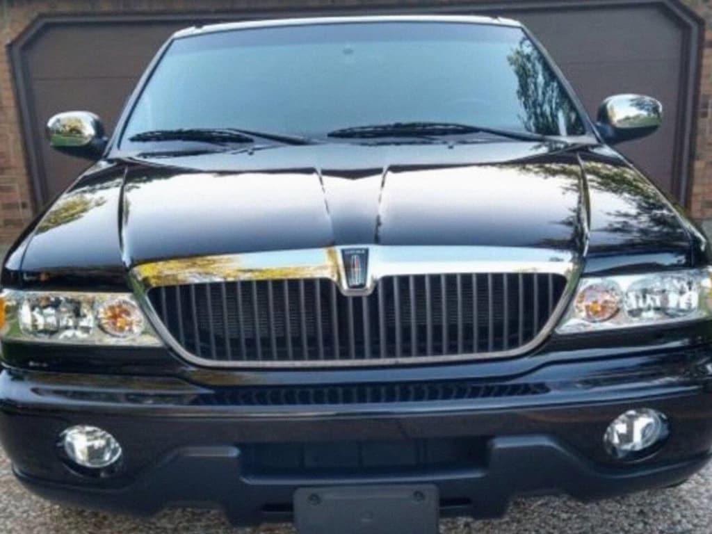 Used 2002 Lincoln Blackwood Base Truck Crew Cab