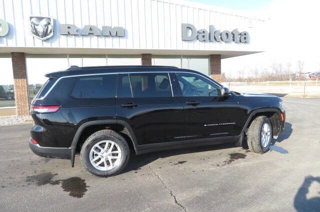 2025 Jeep Grand Cherokee Laredo X photo 2