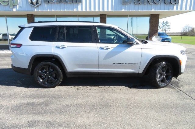 2026 Jeep Grand Cherokee L Limited 4x4's photo