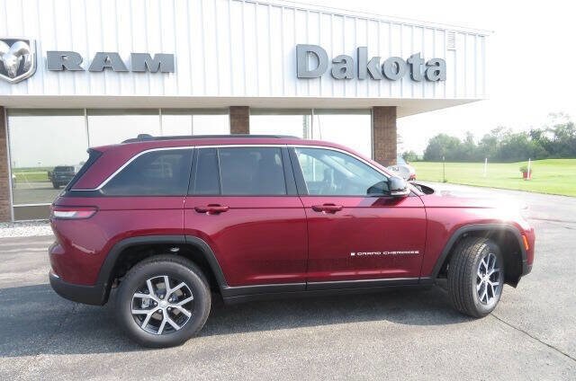 2025 Jeep Grand Cherokee Limited photo 2