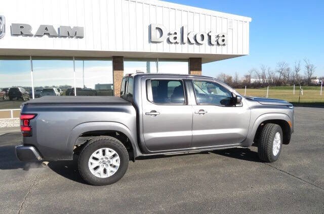 2022 Nissan Frontier SV photo 2