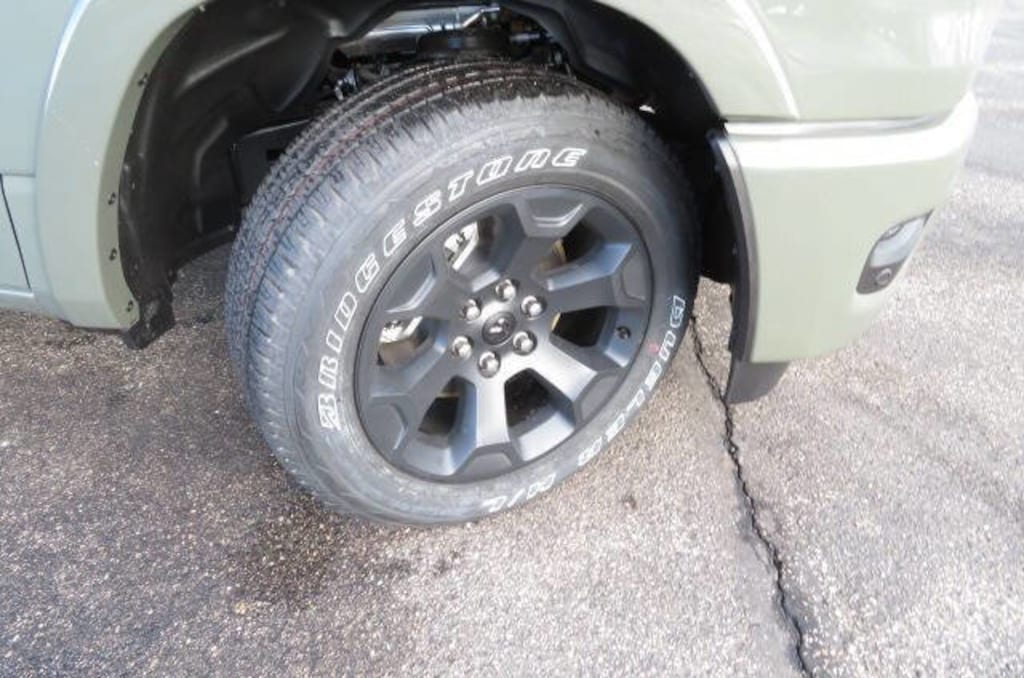 New 2026 Ram 1500 BIG HORN CREW CAB 4X4 5'7 BOX Pickup