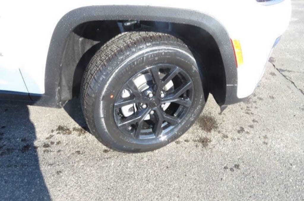 New 2026 Jeep Grand Cherokee LAREDO ALTITUDE 4X4 Sport Utility