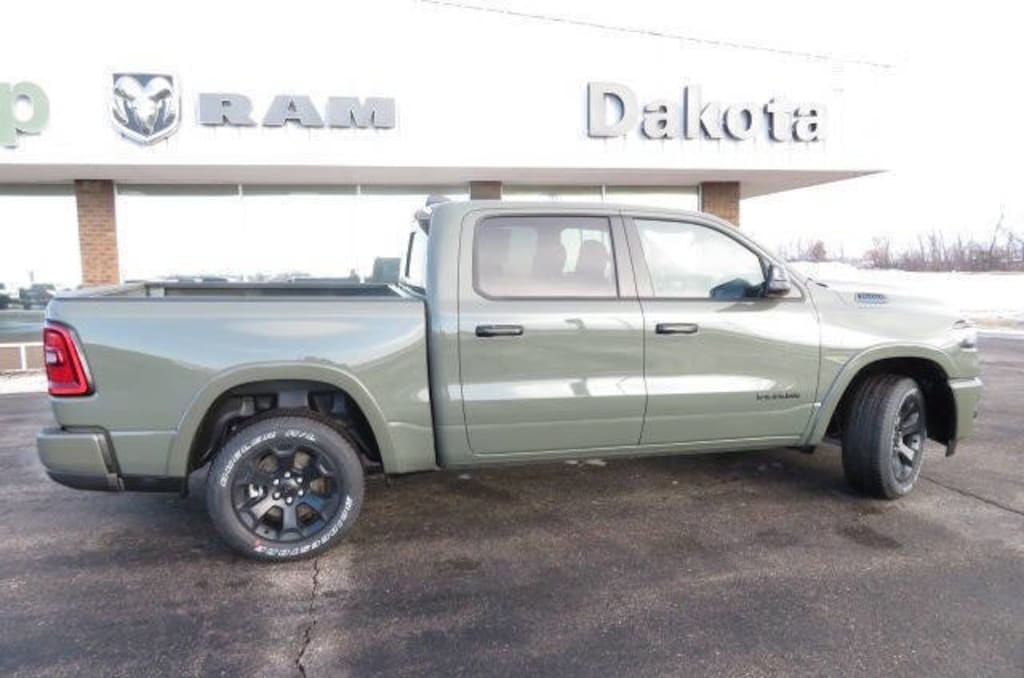 New 2026 Ram 1500 BIG HORN CREW CAB 4X4 5'7 BOX Pickup