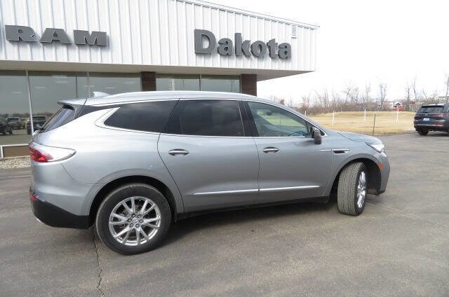 2023 Buick Enclave Premium photo 2