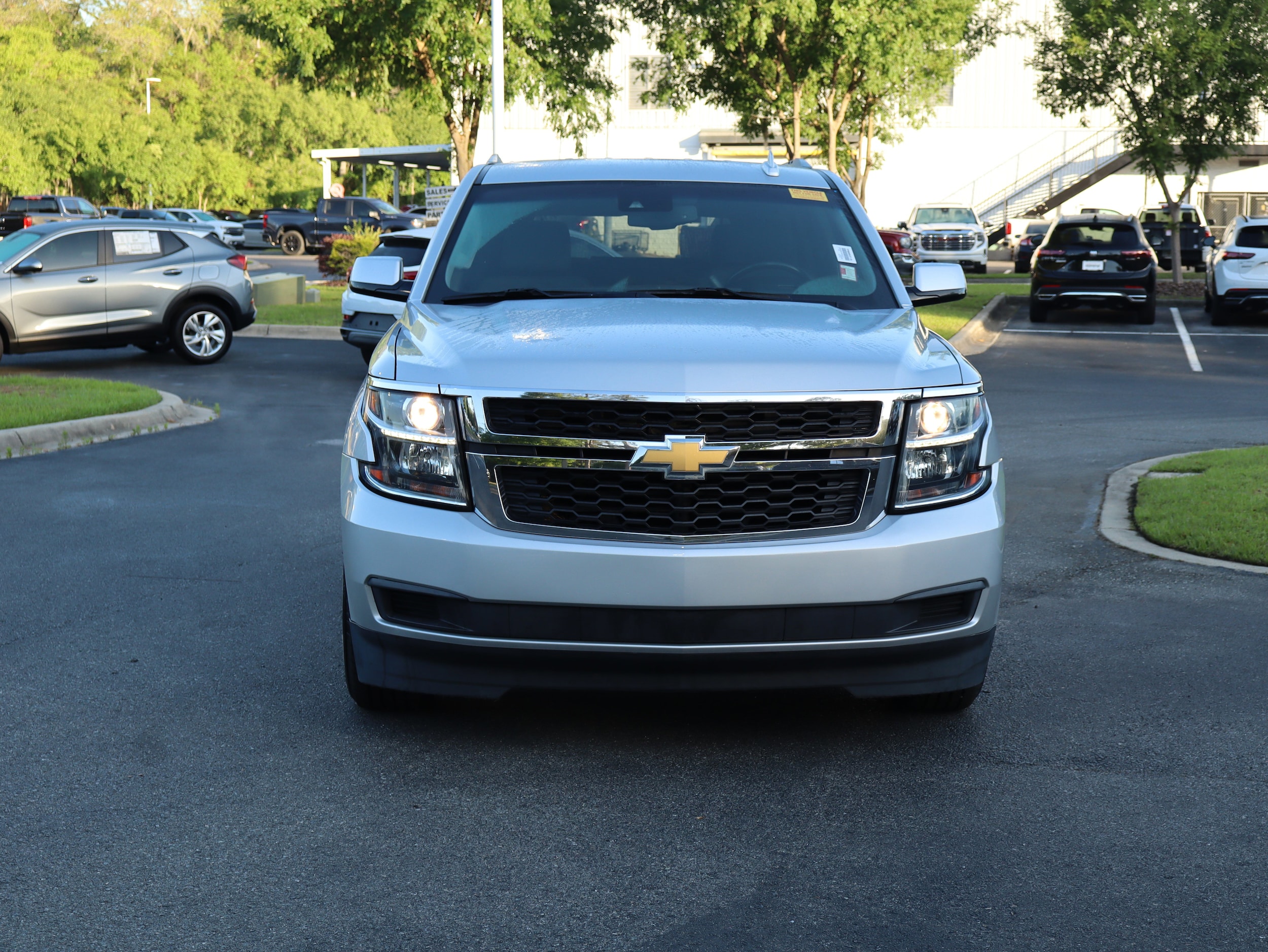 2017 Chevrolet Tahoe LT photo 2