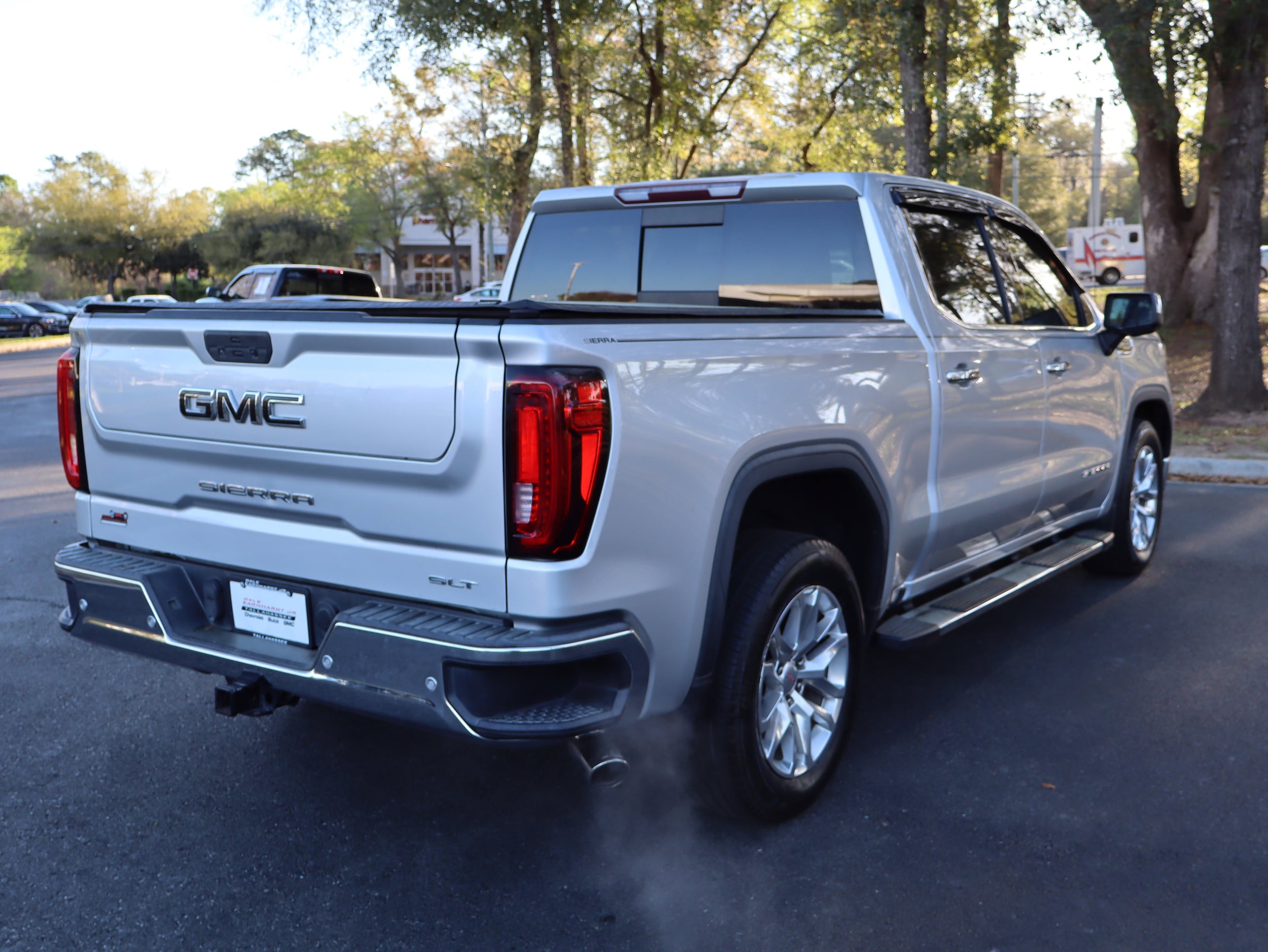 2019 GMC Sierra 1500 SLT photo 2