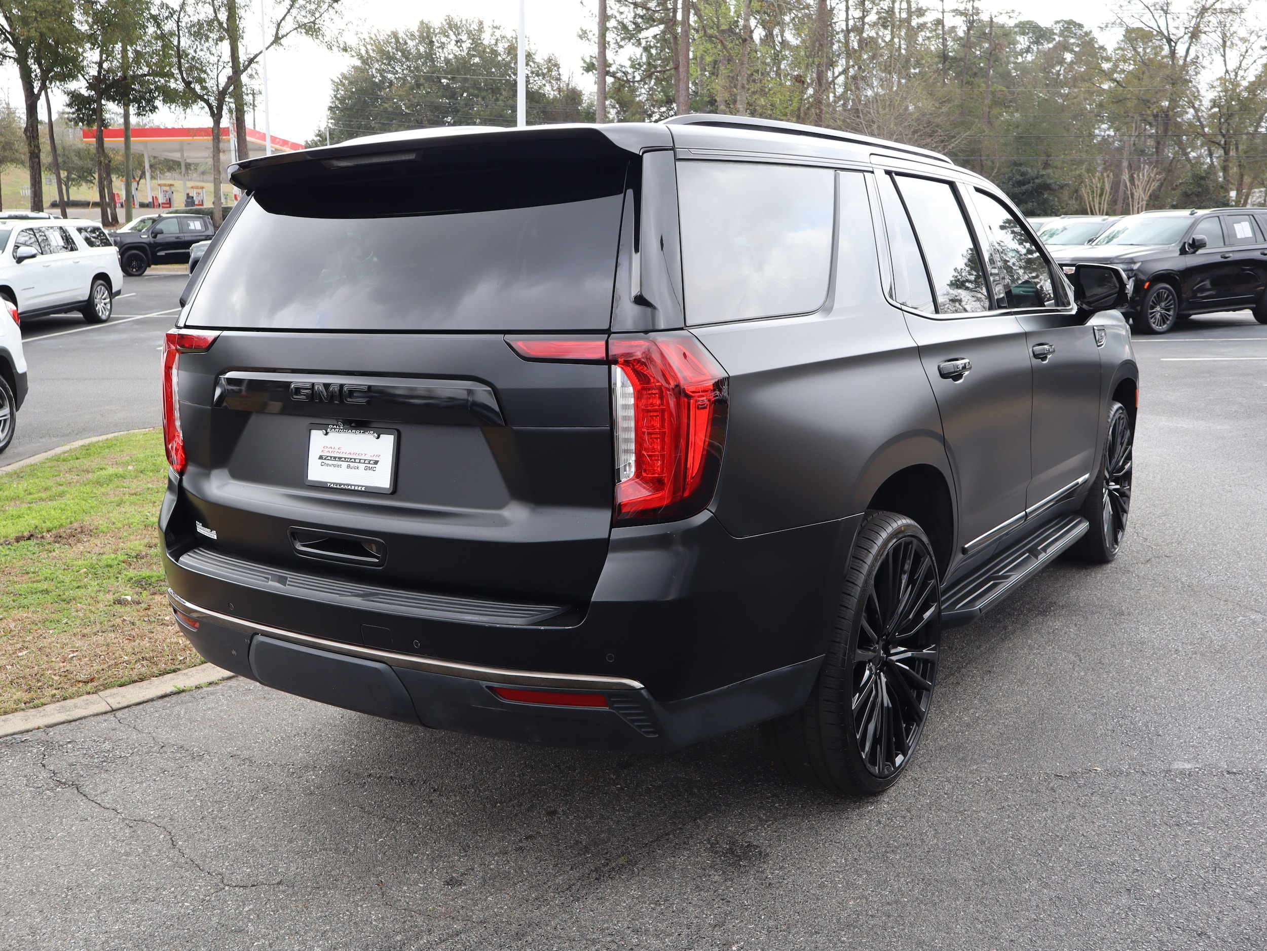 2022 GMC Yukon SLT photo 3