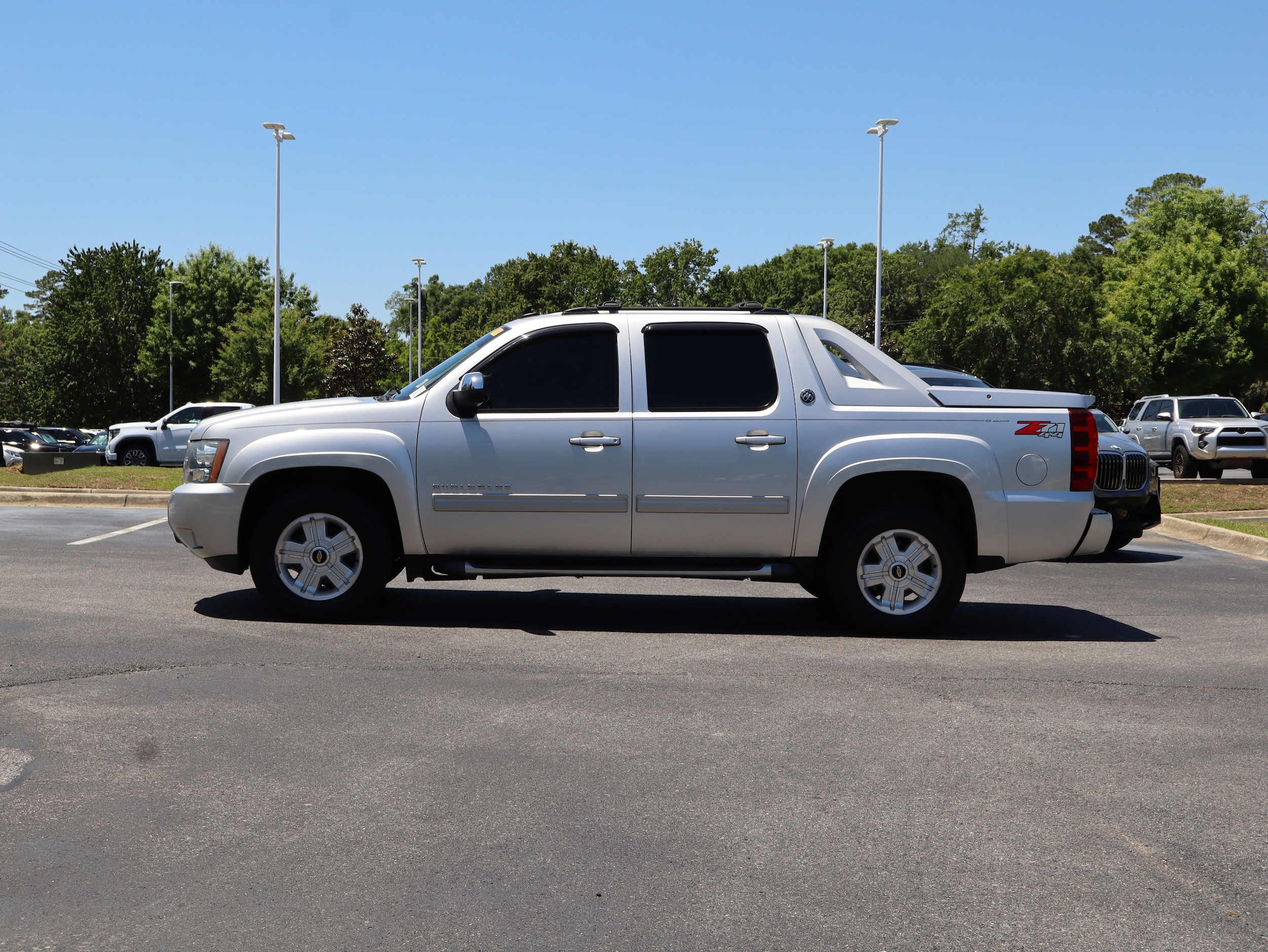 2013 Chevrolet Avalanche LT photo 5