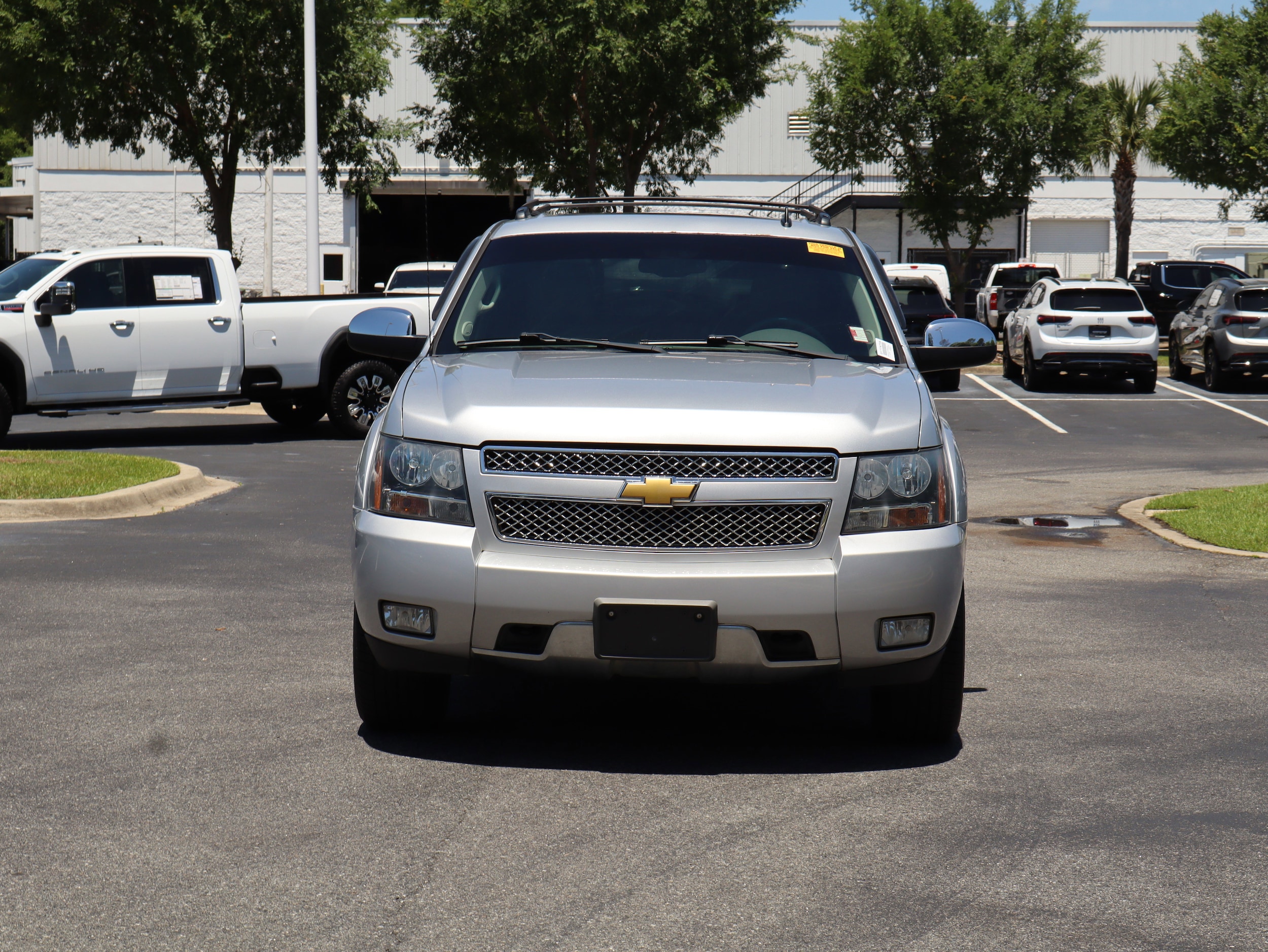 2013 Chevrolet Avalanche LT photo 2