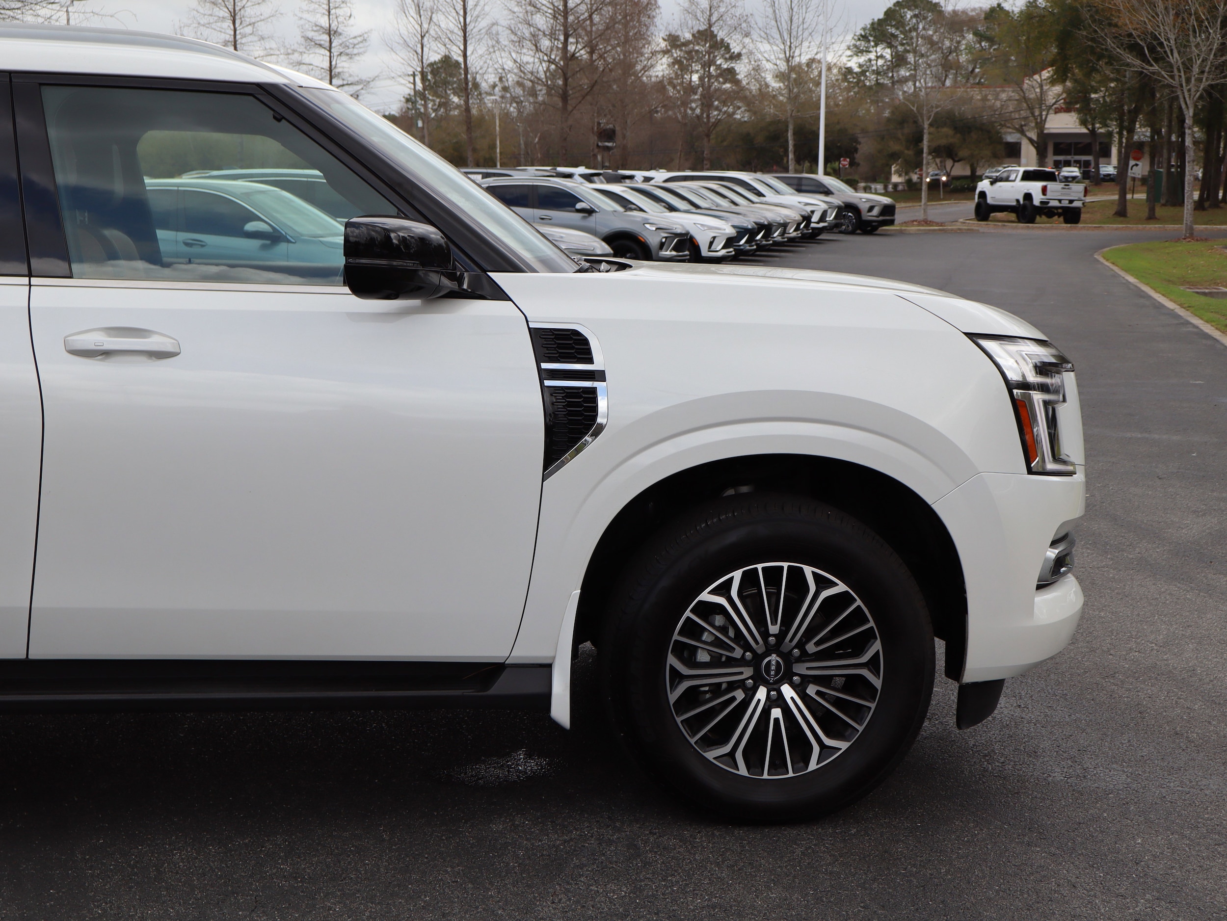 2025 Nissan Armada SL photo 4