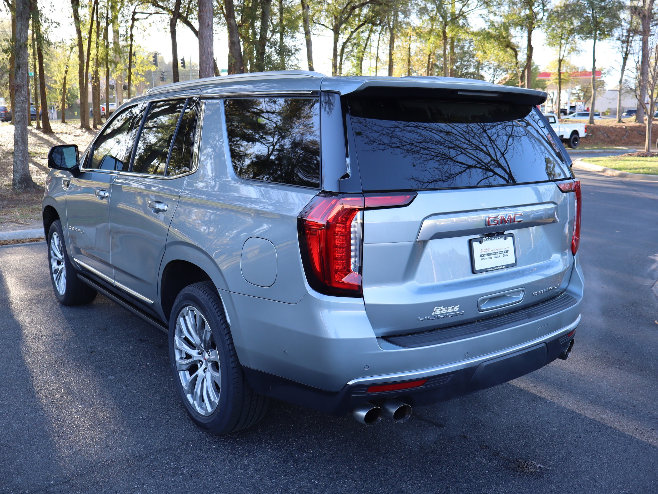 2024 GMC Yukon Denali photo 5