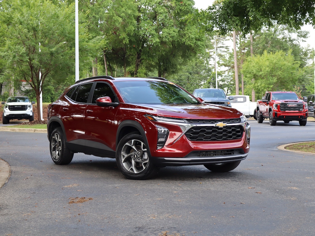 Used 2025 Chevrolet Trax LT SUV