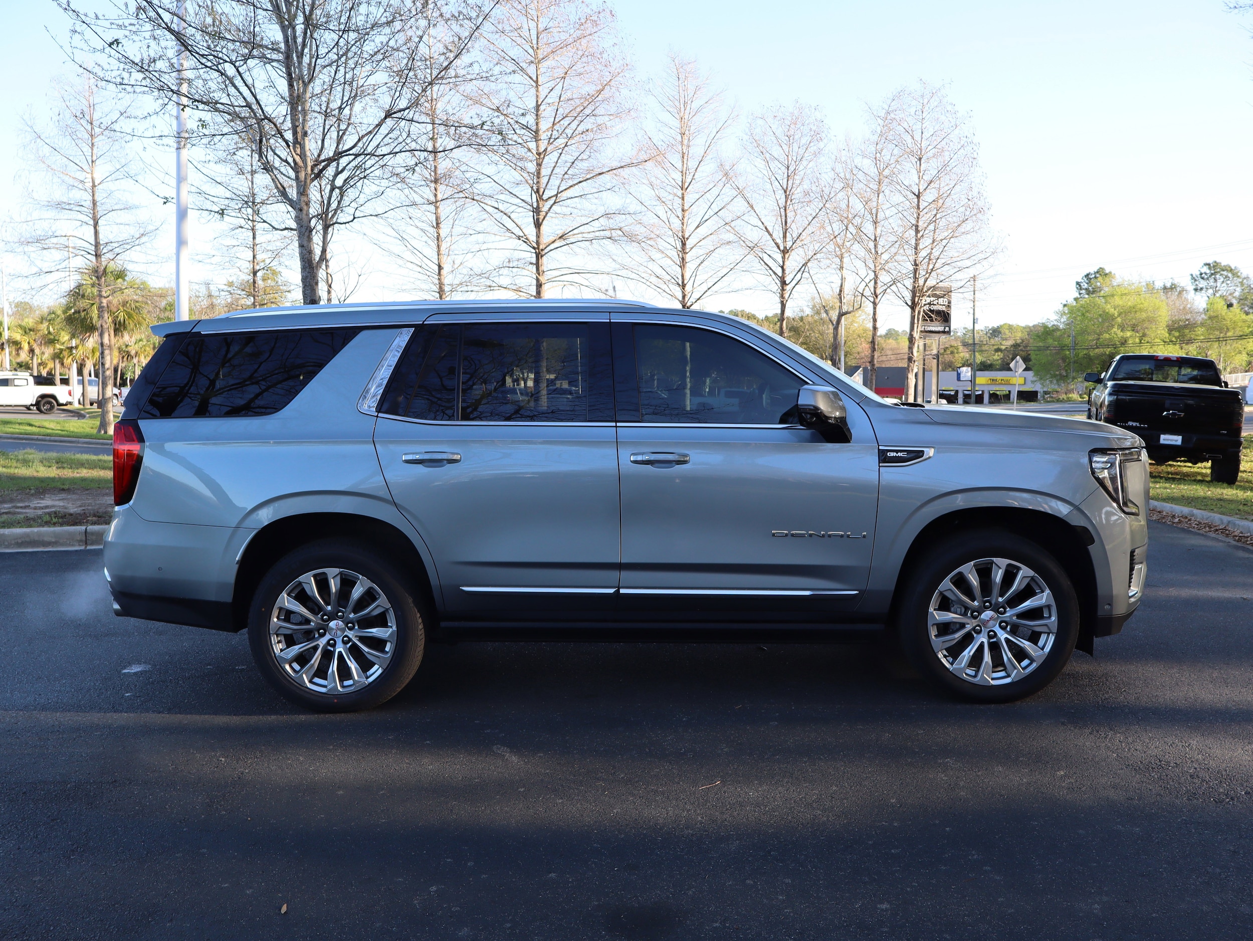 2024 GMC Yukon Denali photo 6