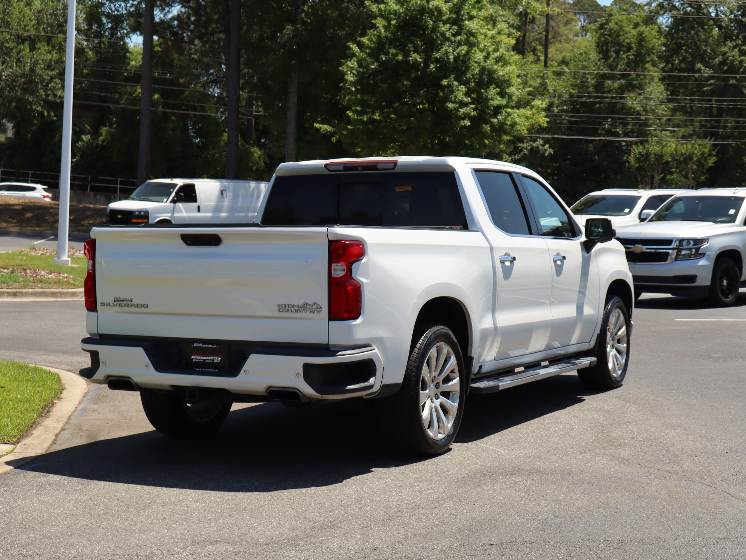 2019 Chevrolet Silverado 1500 High Country photo 3