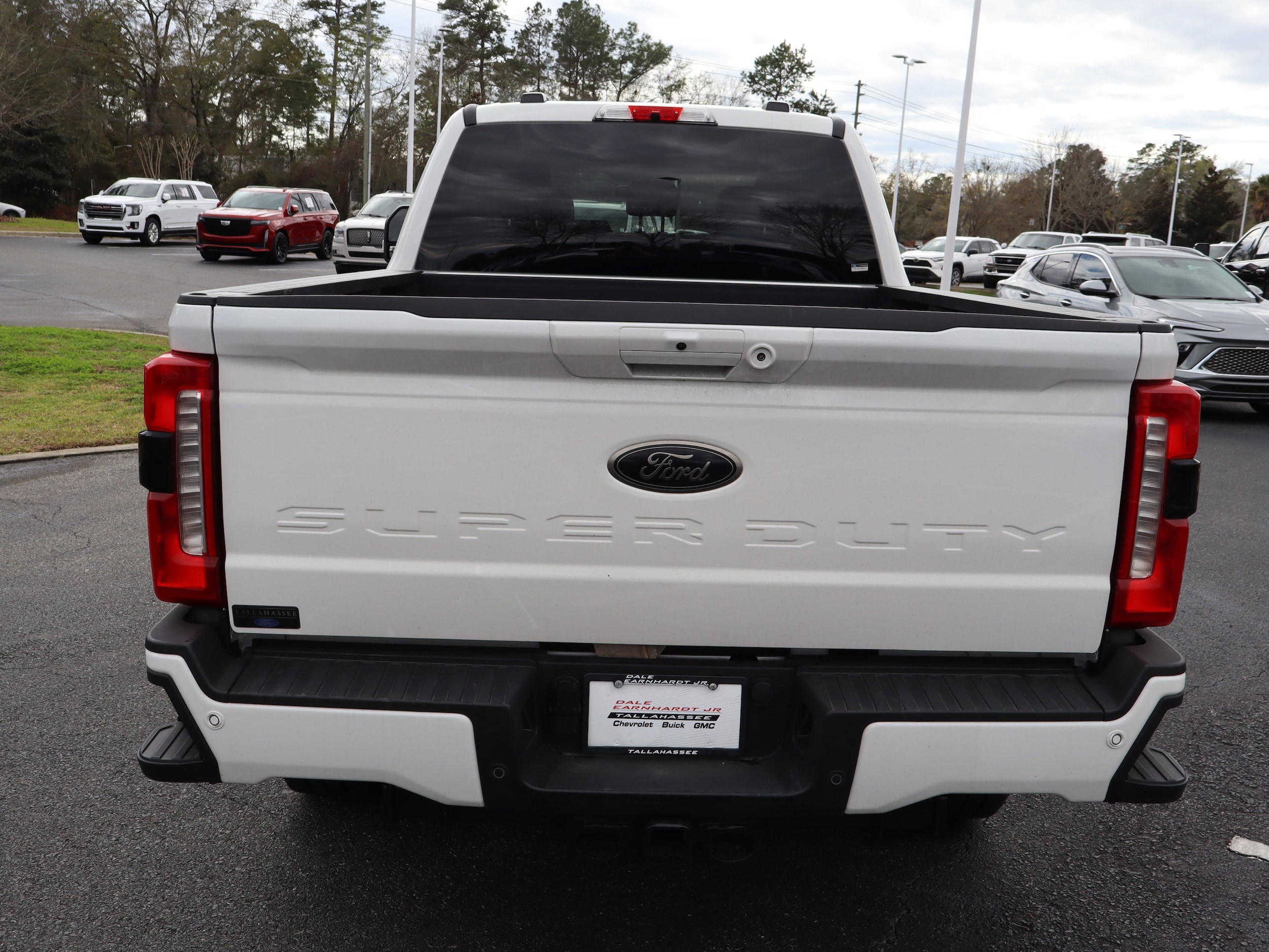2025 Ford Super Duty F-350 SRW LARIAT photo 5