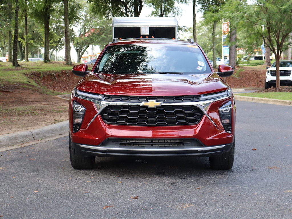 Used 2025 Chevrolet Trax LT SUV