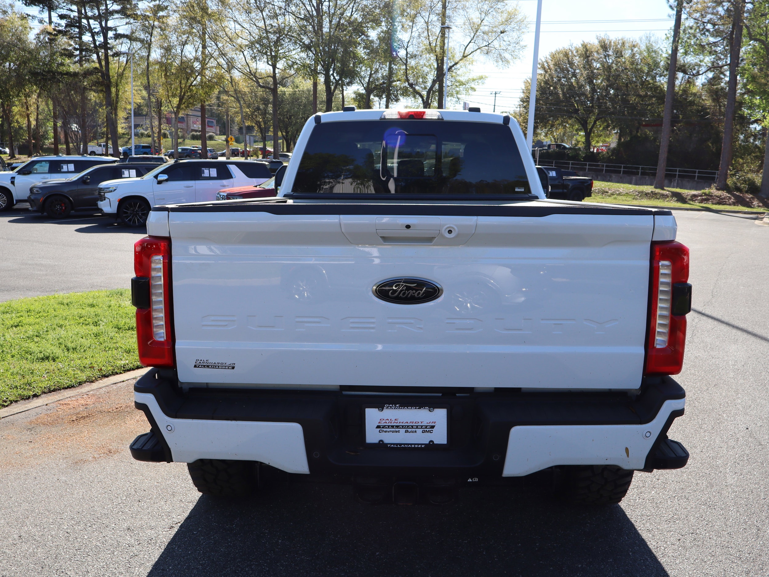 2024 Ford Super Duty F-350 SRW LARIAT photo 6