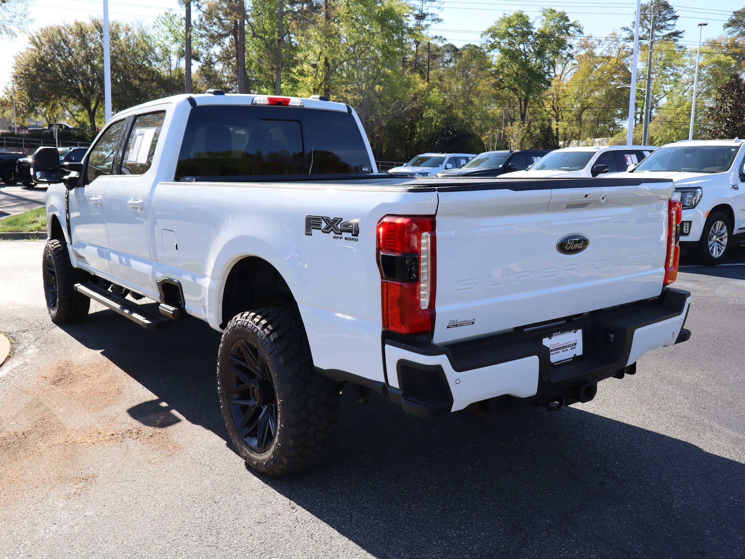 2024 Ford Super Duty F-350 SRW LARIAT photo 5