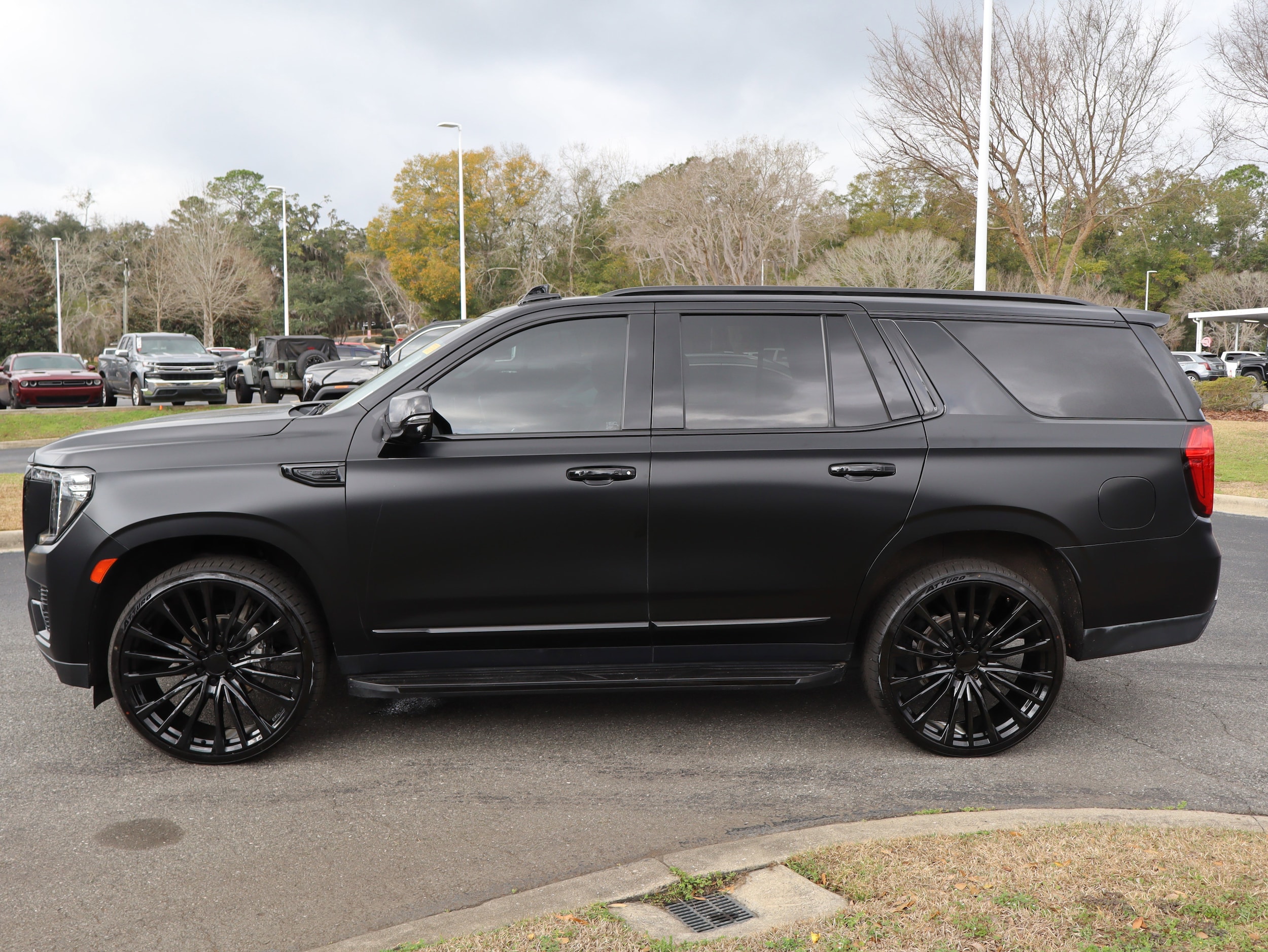 2022 GMC Yukon SLT photo 4