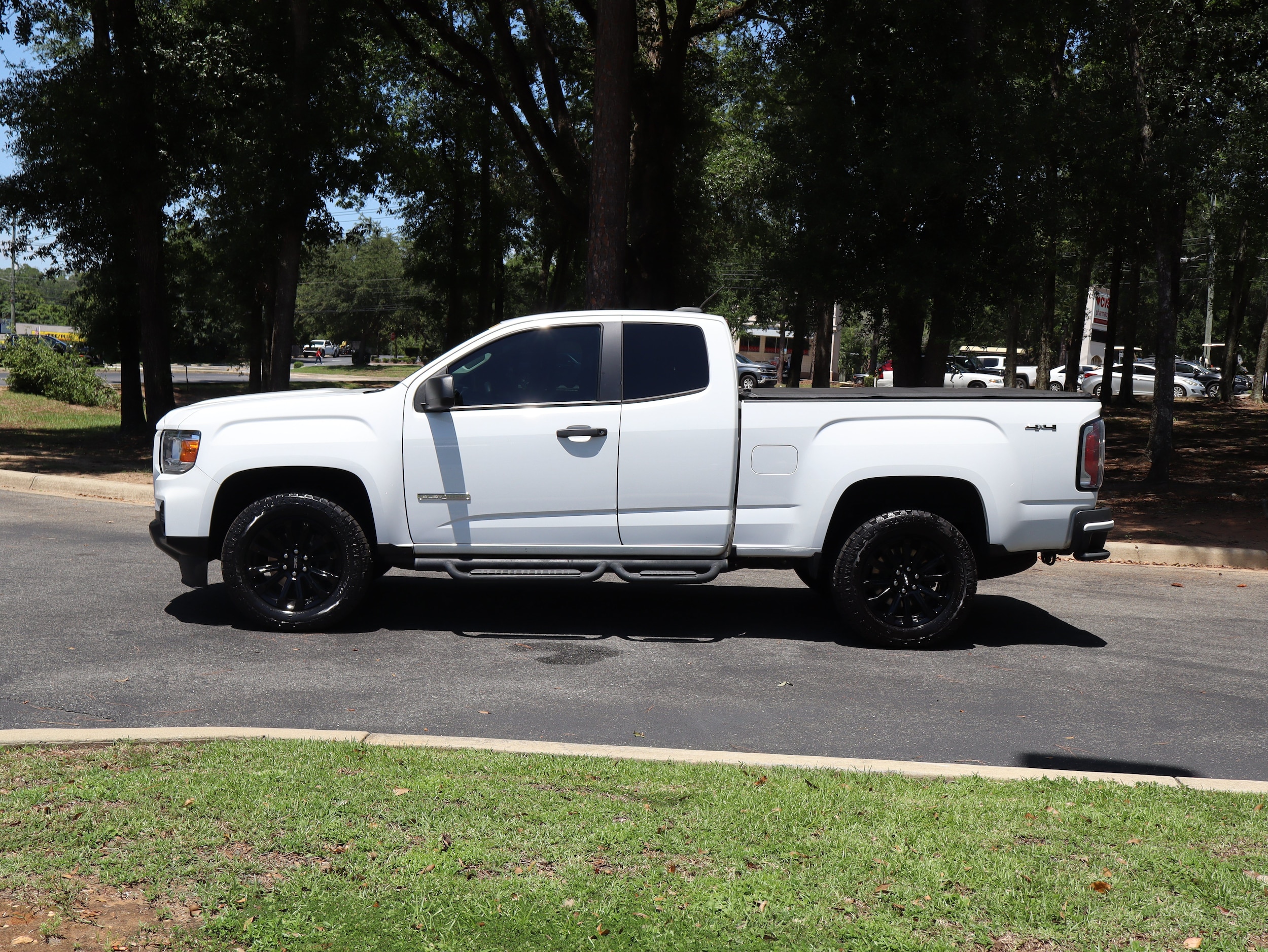 GMC Canyon 4WD Elevation Standard
