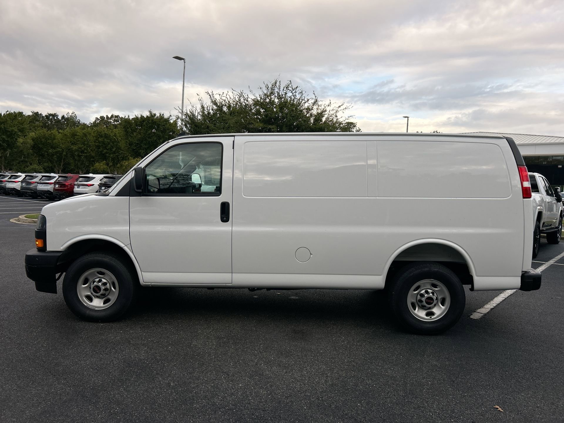 GMC Savana Cargo Van 1WT