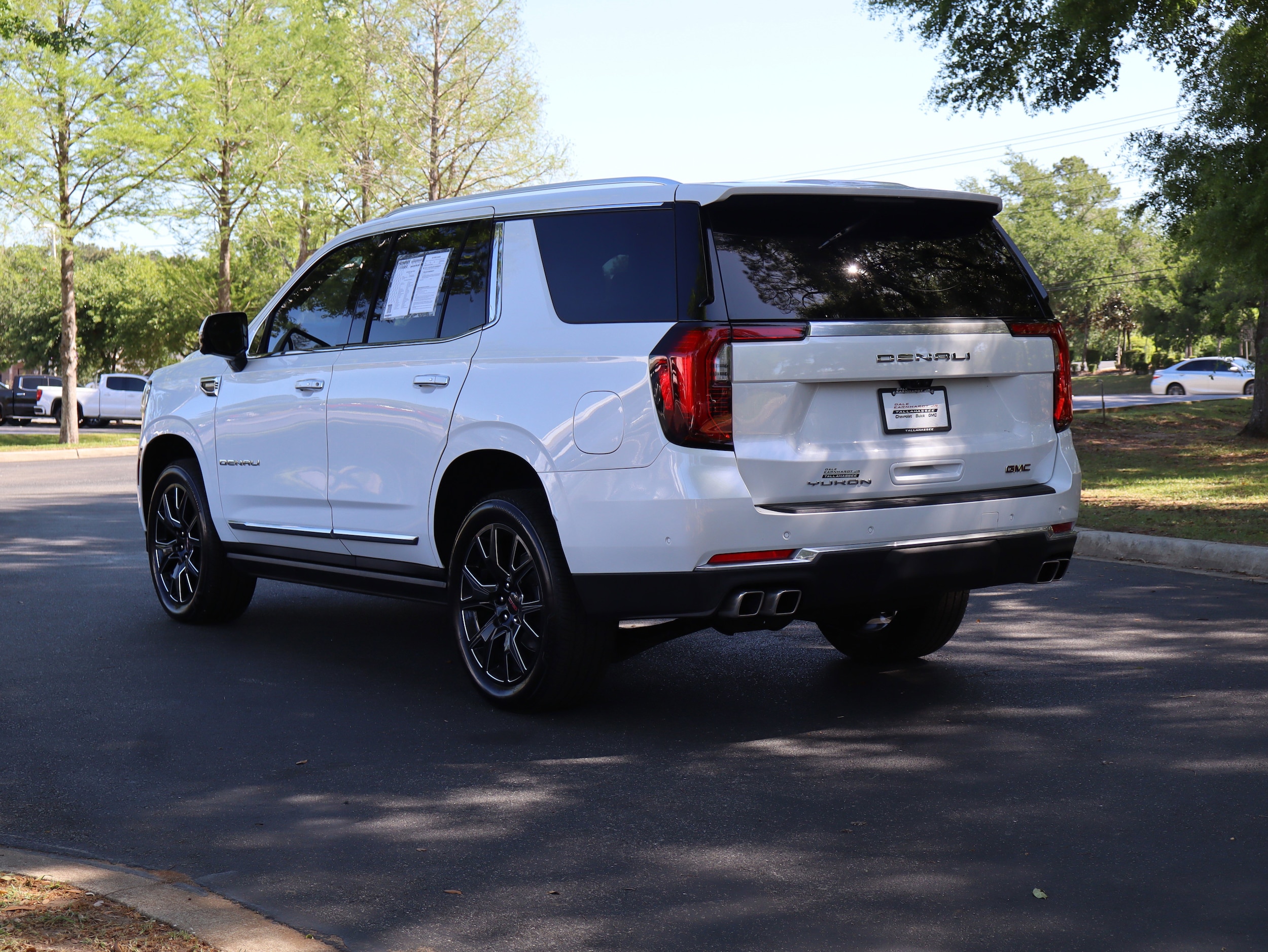 2025 GMC Yukon Denali photo 5