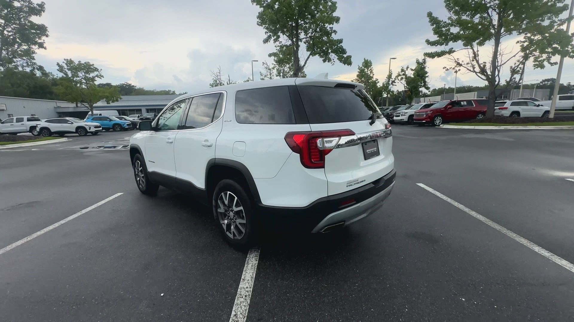 2023 GMC Acadia SLE photo 6