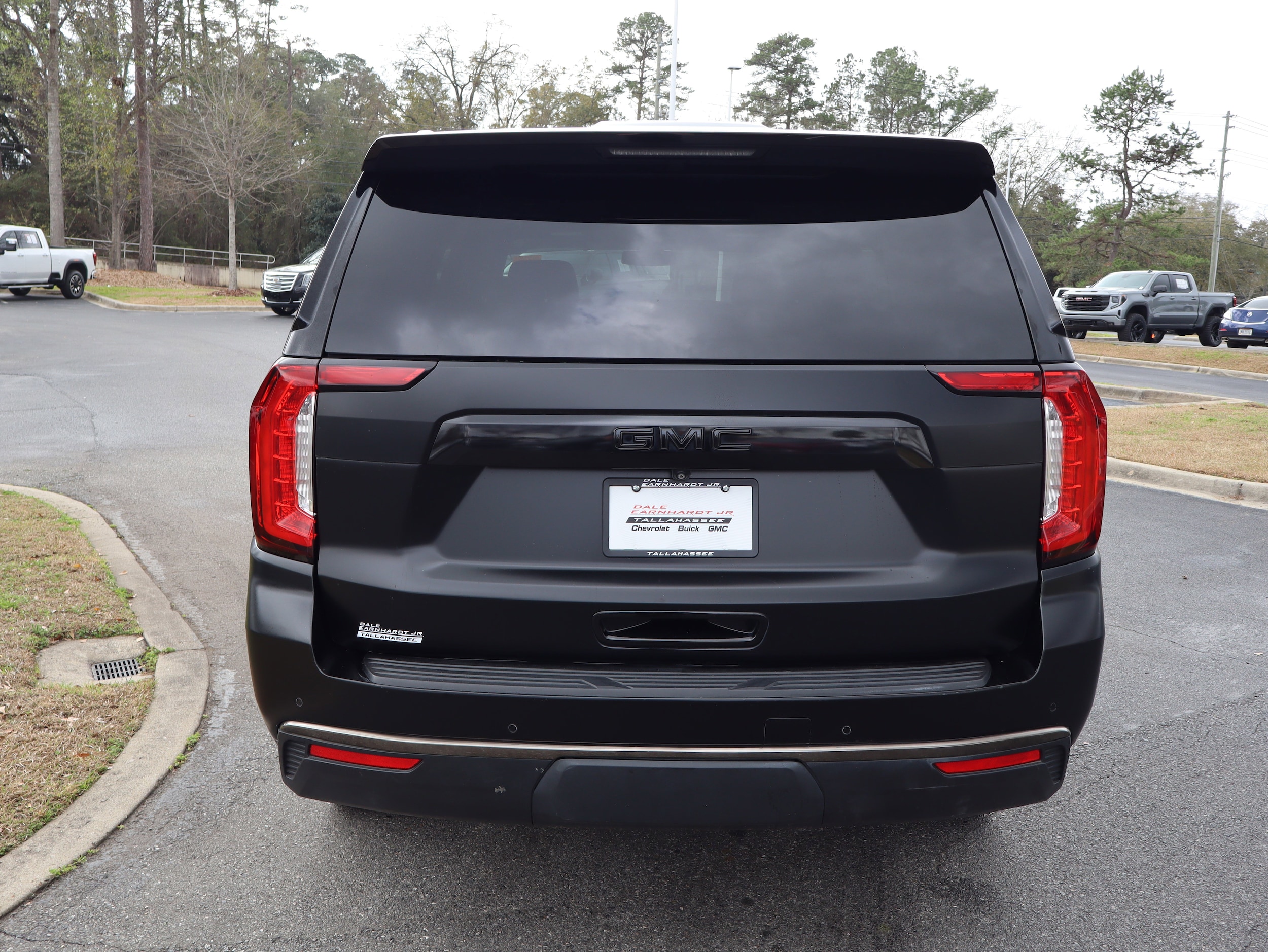 2022 GMC Yukon SLT photo 6